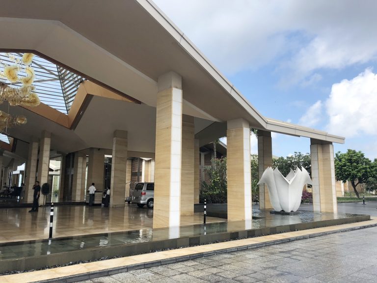 エントランス外観 (1)