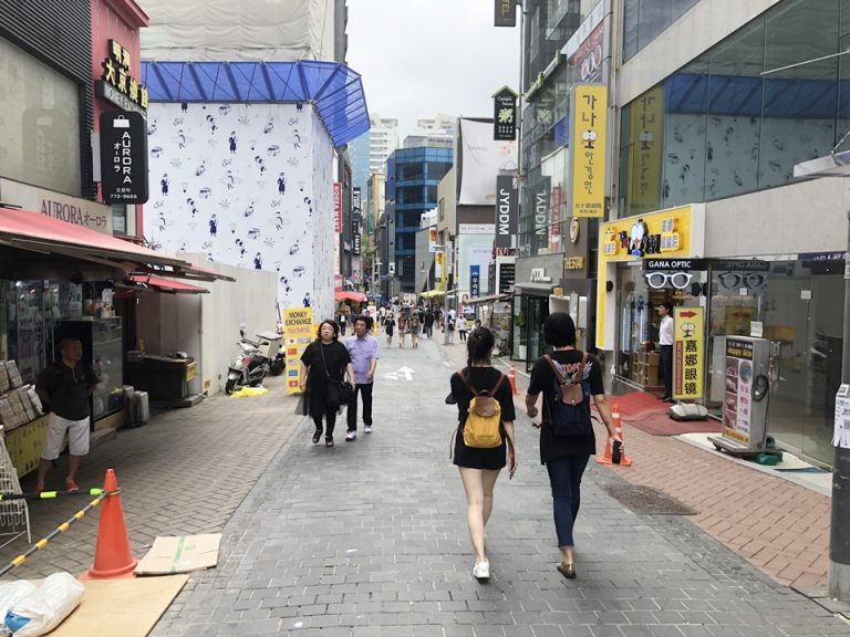 ホテル近くの明洞