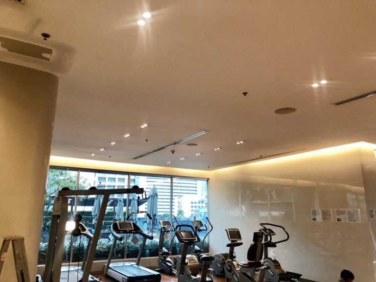 ジム。服装は動きやすければ何でも良いとかなり自由でした。