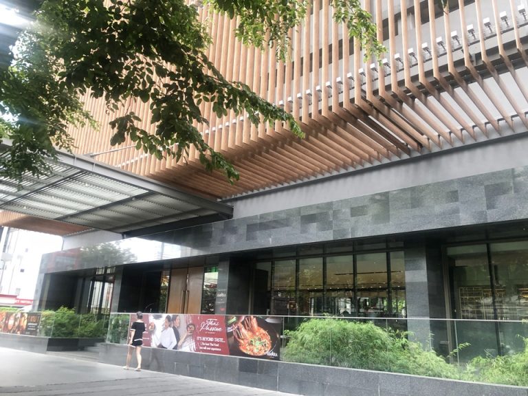 高級感や重厚さよりも現代的でスマートなデザインの外観。