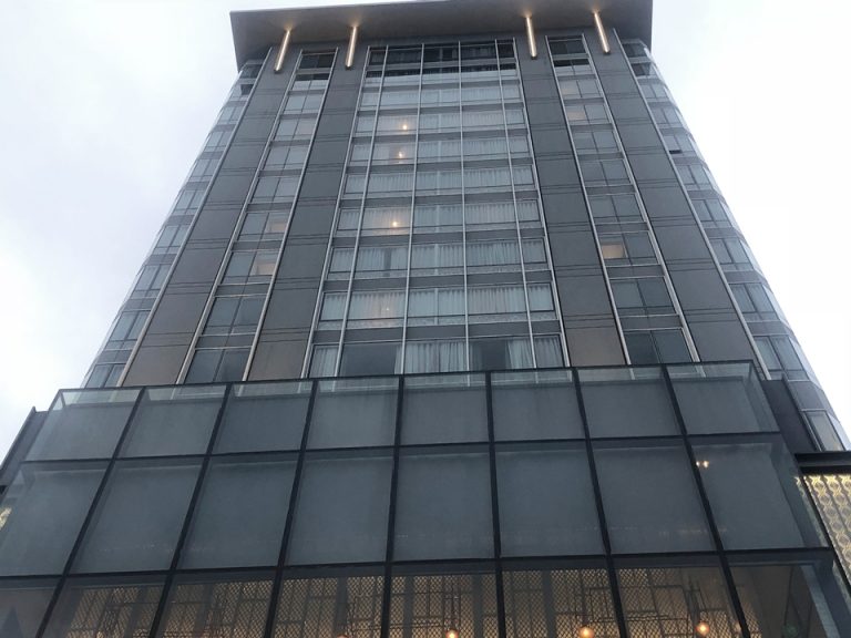 32階建てで周り高い建物がないので遠くからでも分かりやすいです