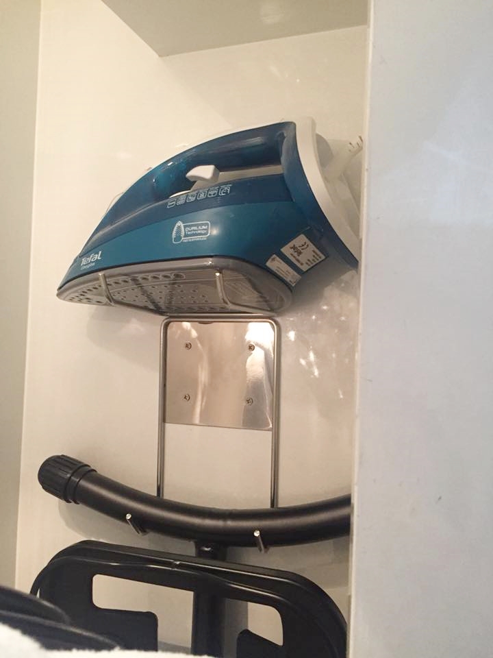 アイロンはティファール製
