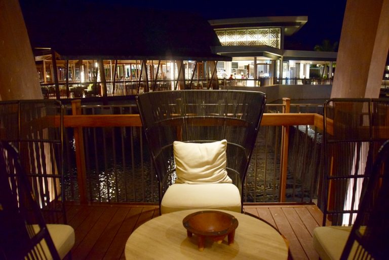 ロビーのソファ