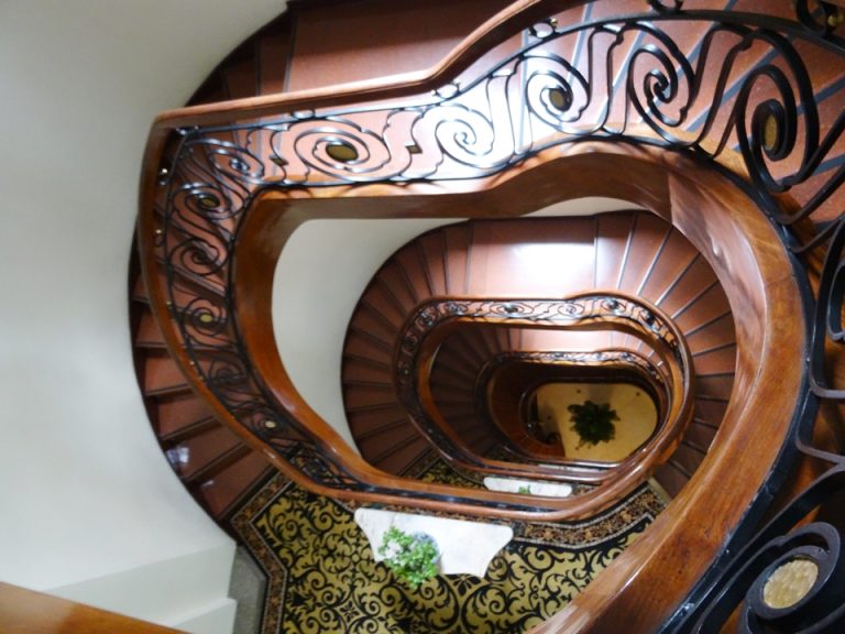 らせん階段(上から)