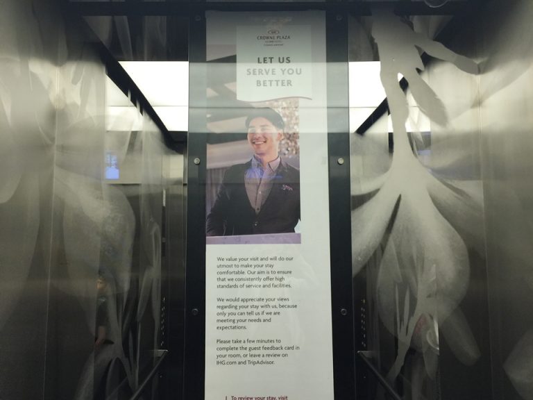 エレベーター内