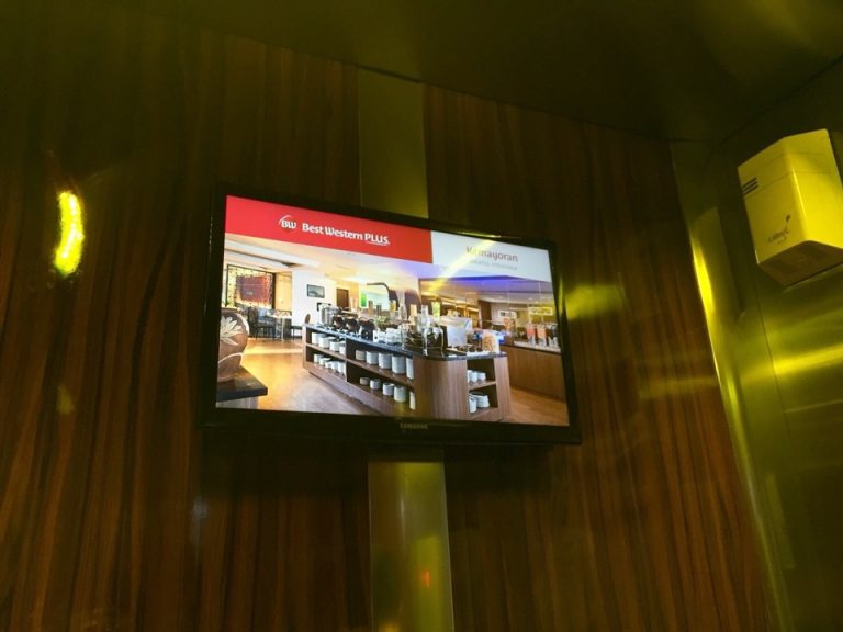 エレベーター内