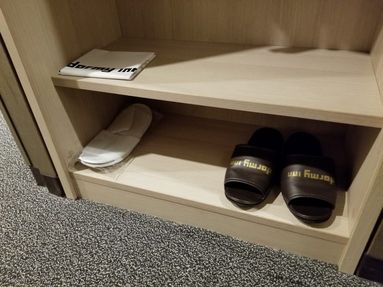 クローゼット下部(扉なし)