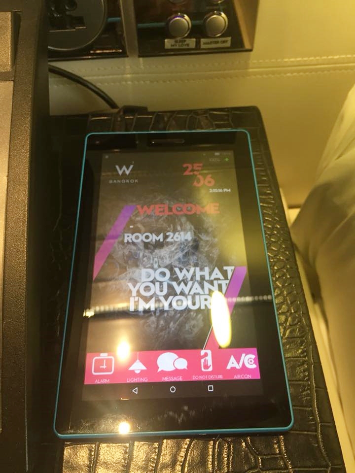 タブレットで部屋の照明やアラームを操作