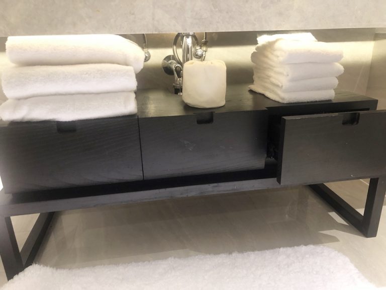 洗面台の下には予備のタオルが多めに置いてあり髪の毛が長い私にはとても嬉しいサービスでした