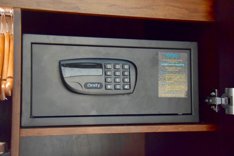 閉じたセーフティーボックス