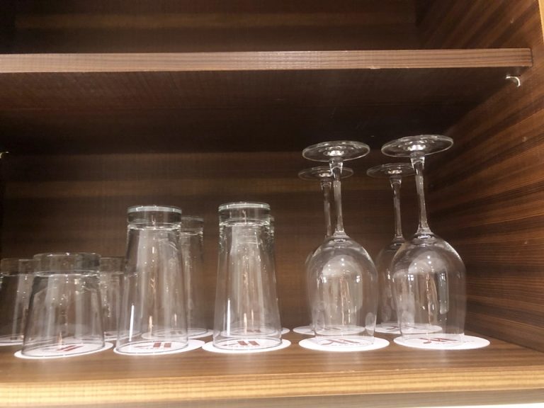 キッチンがあるので食器類は一通り揃っていました