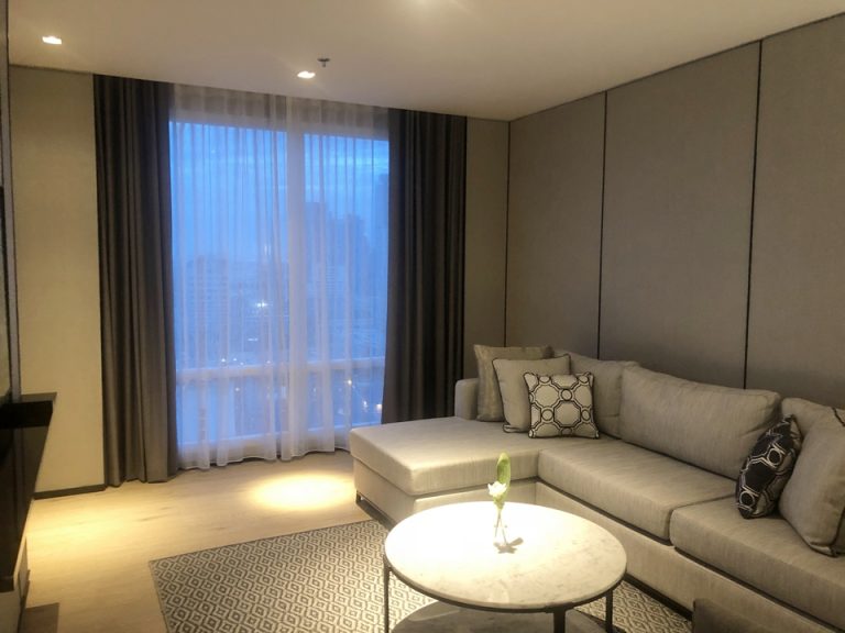 造りがゆったりしているので大きなソファも圧迫感がありません