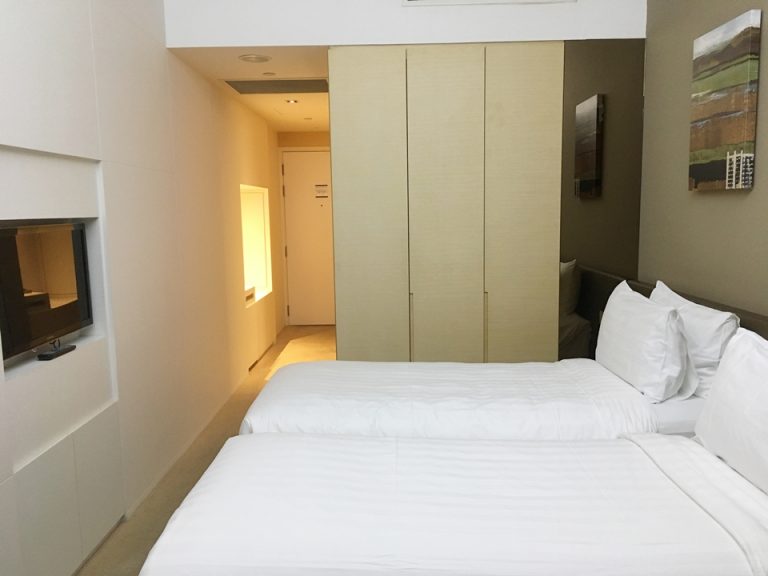 部屋全体 入口方向