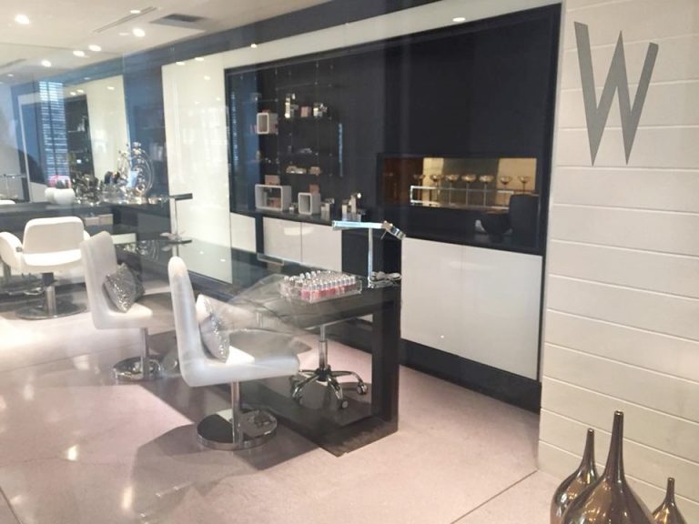 館内のネイルサロン