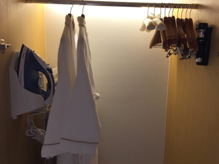 クローゼット上