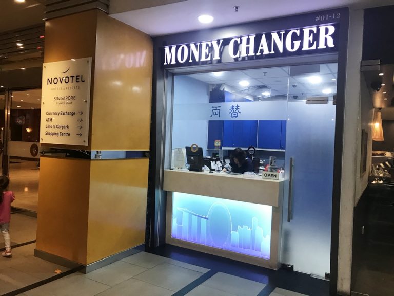 ホテル併設両替所
