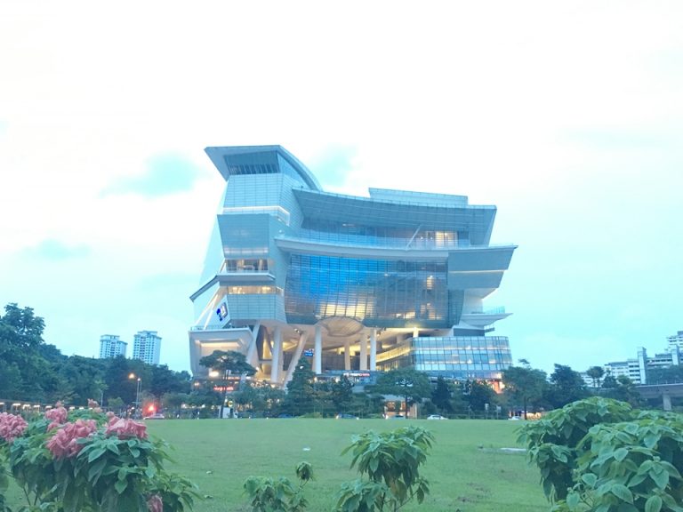 ホテル周辺のモール