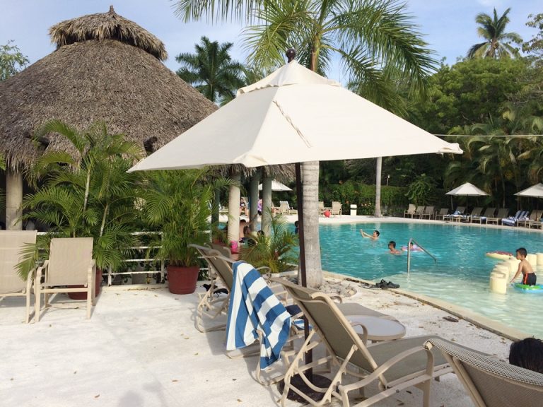 ホテルのプール2