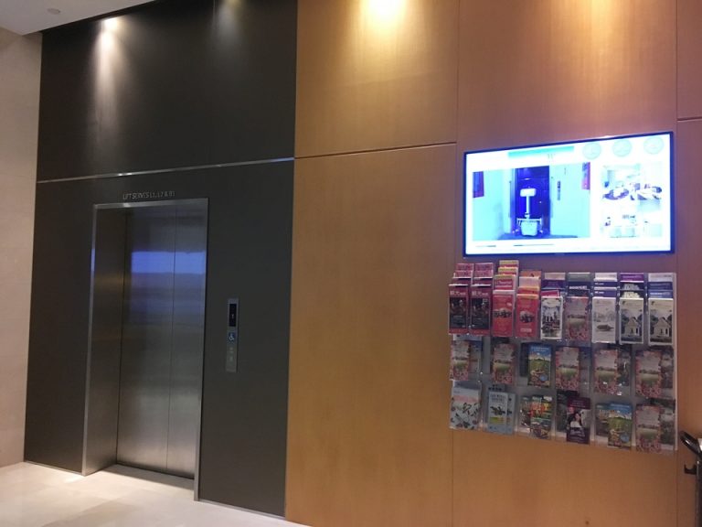 フロントの横のパンフレット