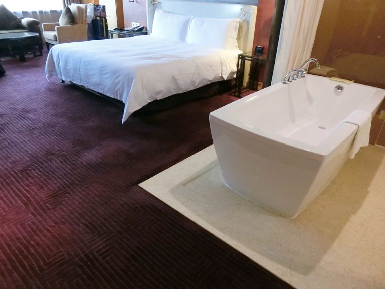 バスルームからベッドルームCIMG7446