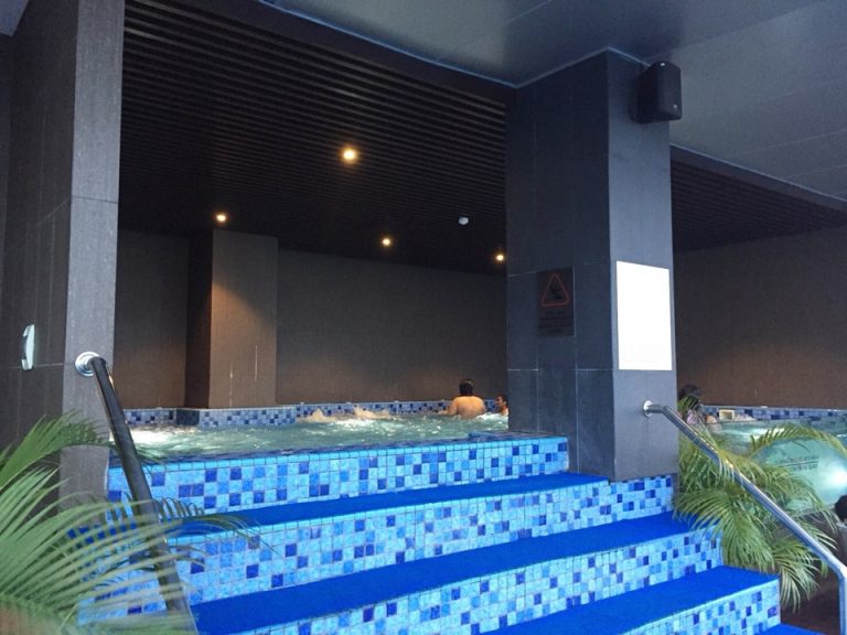 プールジャグジー