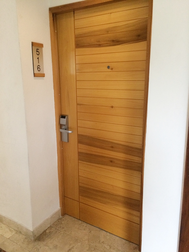 部屋入り口外側