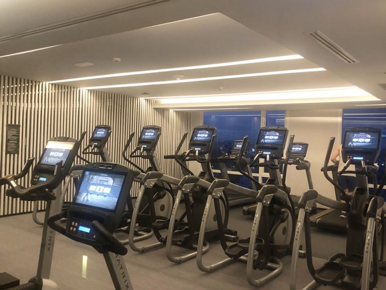 ジムはかなり沢山のマシンがありましたが利用者はあまり見かけませんでした