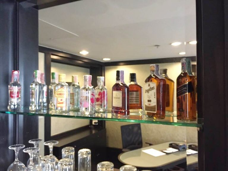 お酒も一通りそろっている