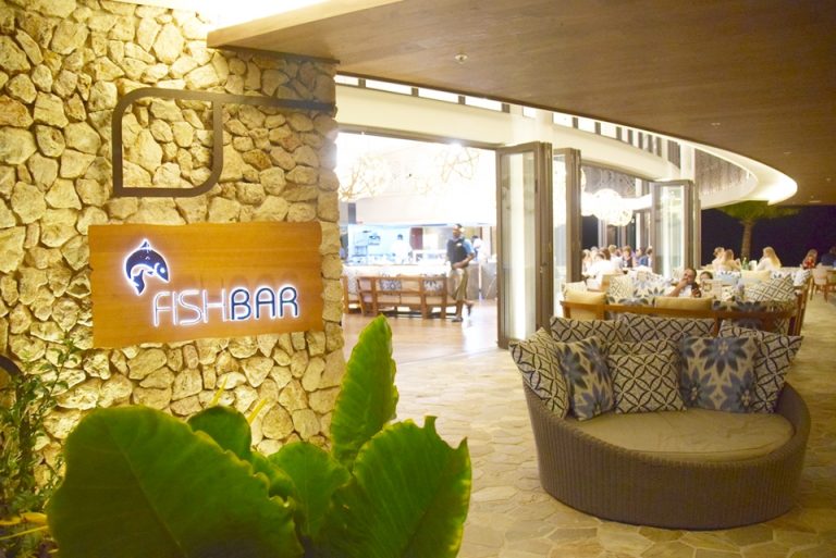 「FISH BAR」のエントランス