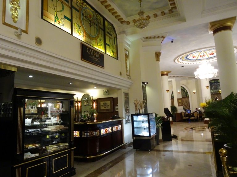 グランドフロアラウンジ&売店