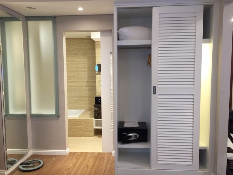 クローゼット全体