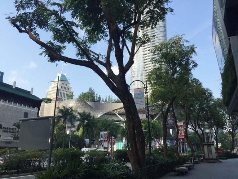 ホテルから1分でION(アイオン)地下鉄直結