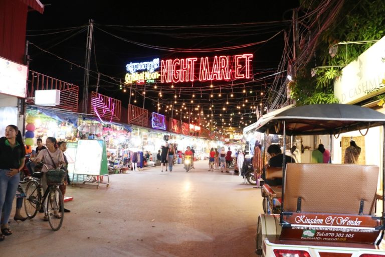 ナイトマーケット (ホテルから徒歩10~15分) 1-3