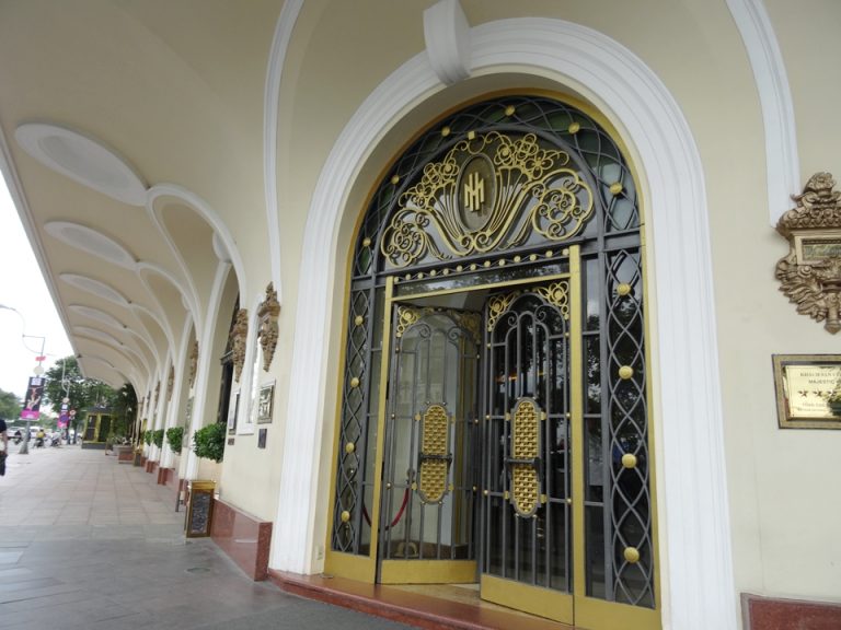 ホテルメインドア