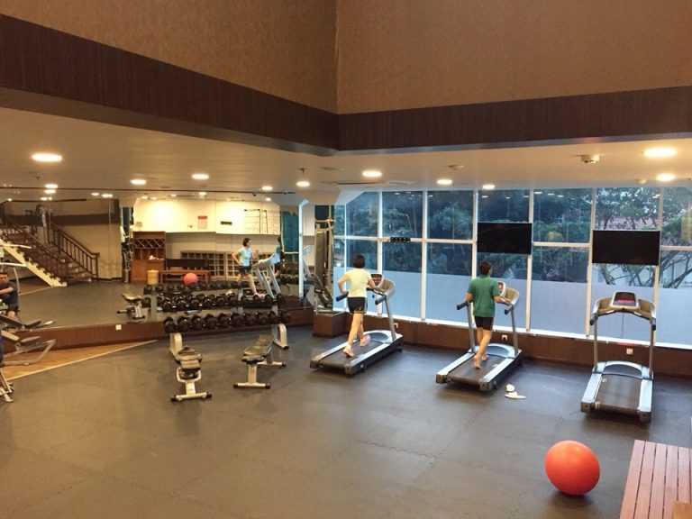 ホテルのジムの中