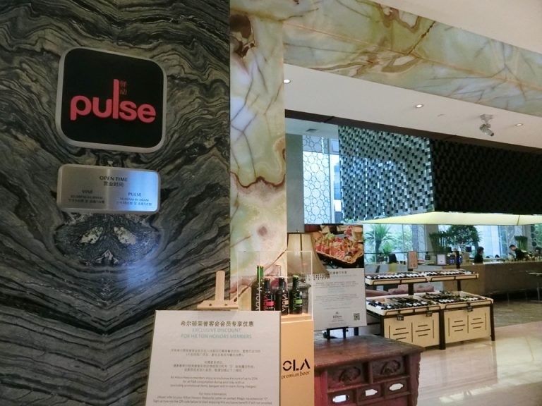 中庭利用可の飲食店CIMG7807