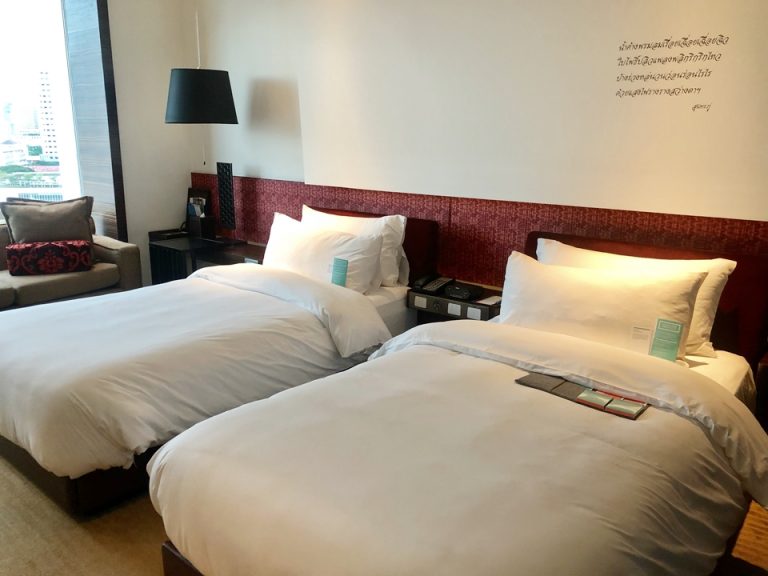 ツインもベッドはゆったりサイズ。