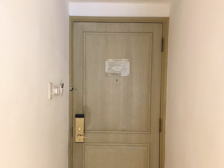 客室入口内観ドア