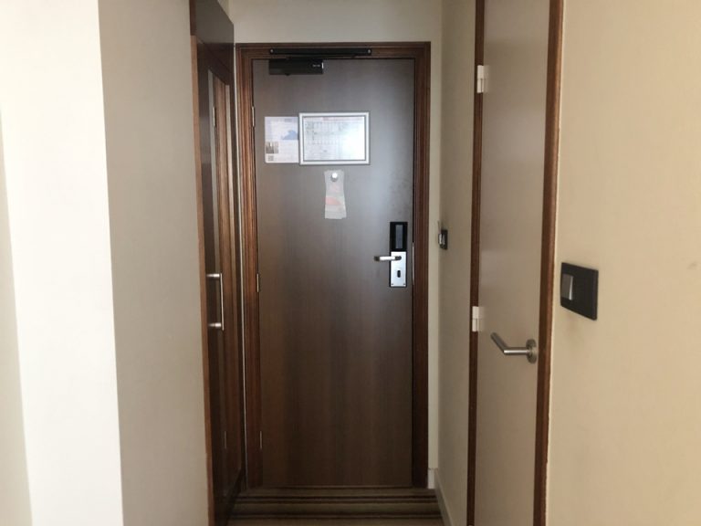 客室入口内観ドア
