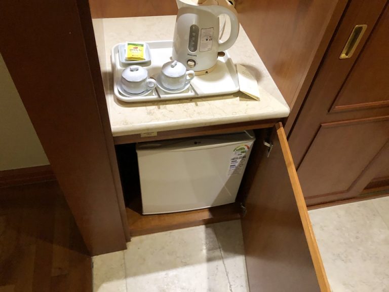 カフェバーと冷蔵庫