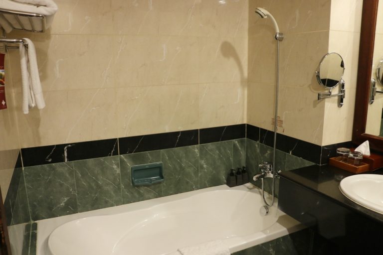 バスルームの浴槽