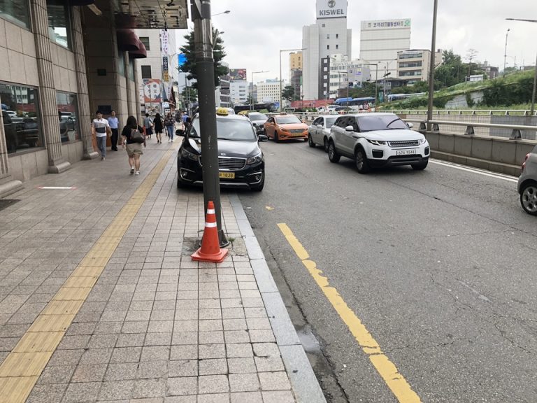 ホテル前の道路