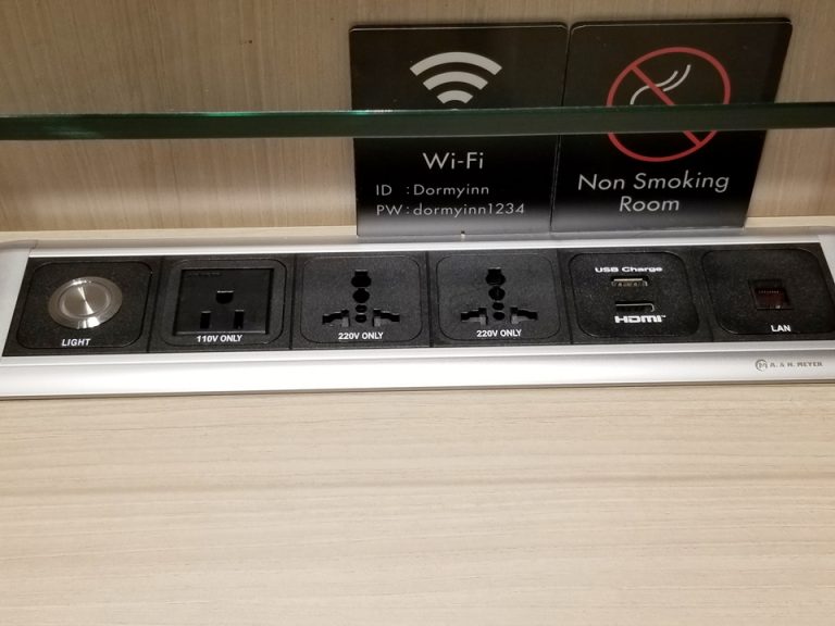 カウンターコンセント2