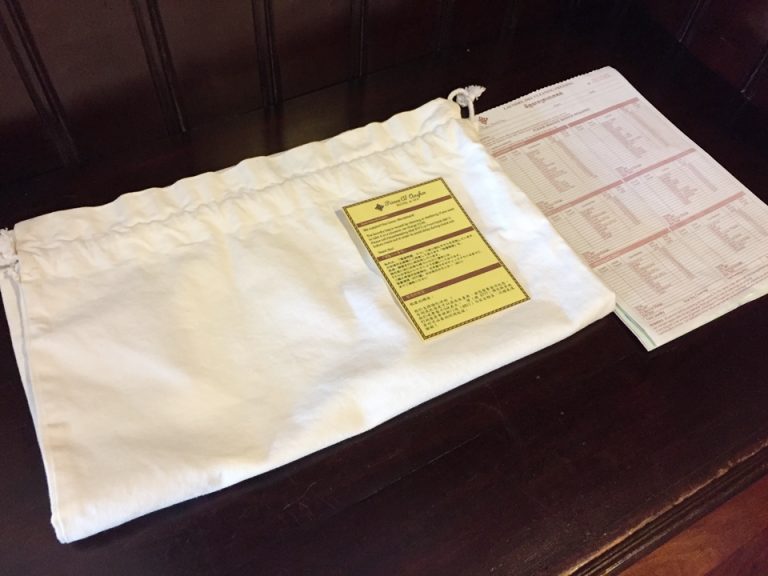 クローゼット内のランドリーバック