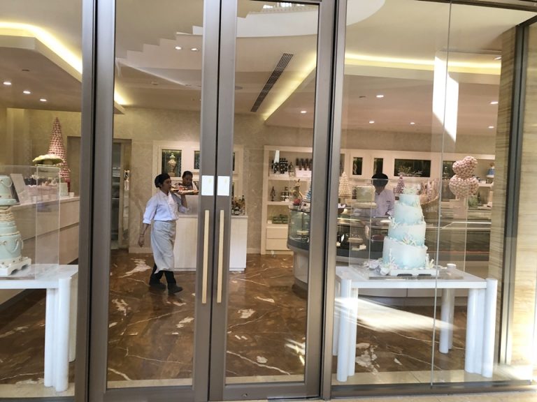 ホテル内ショップ「DELI」