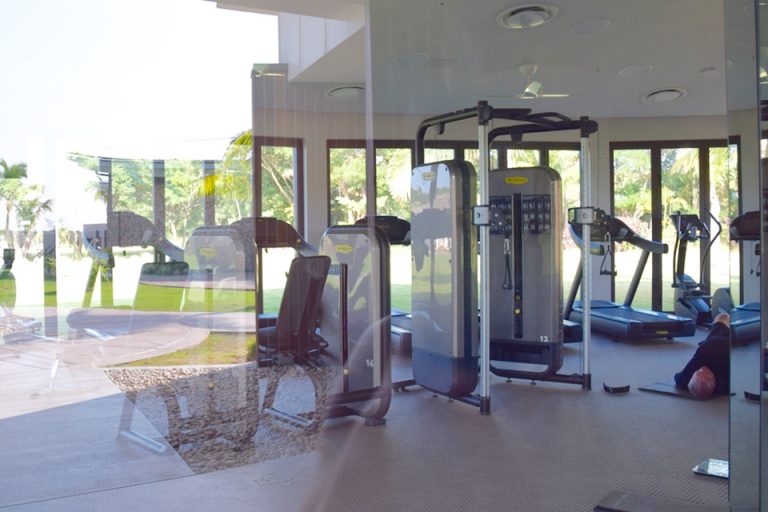 ホテル内のジム