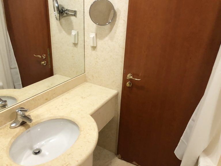 浴槽側から見た内扉