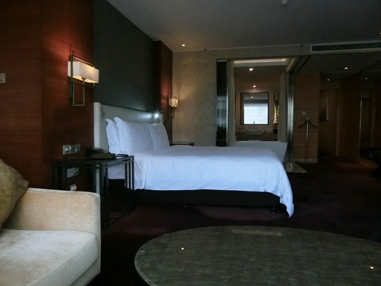 ベッドからバスルームCIMG7454