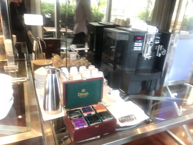 クラブラウンジのドリンクコーナー。クッキーも横にあるのでちょっと休憩しようと思う時に気軽に来れて良い気分転換になりました。