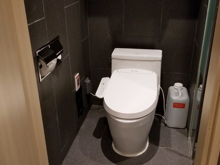 トイレ2